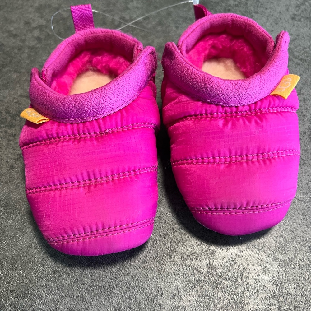 Baby Uggs Size 2/3‎ Puffer Hot Pink shoe slipper
